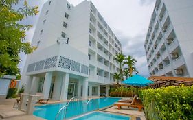 Recenta Suite Phuket Suanluang