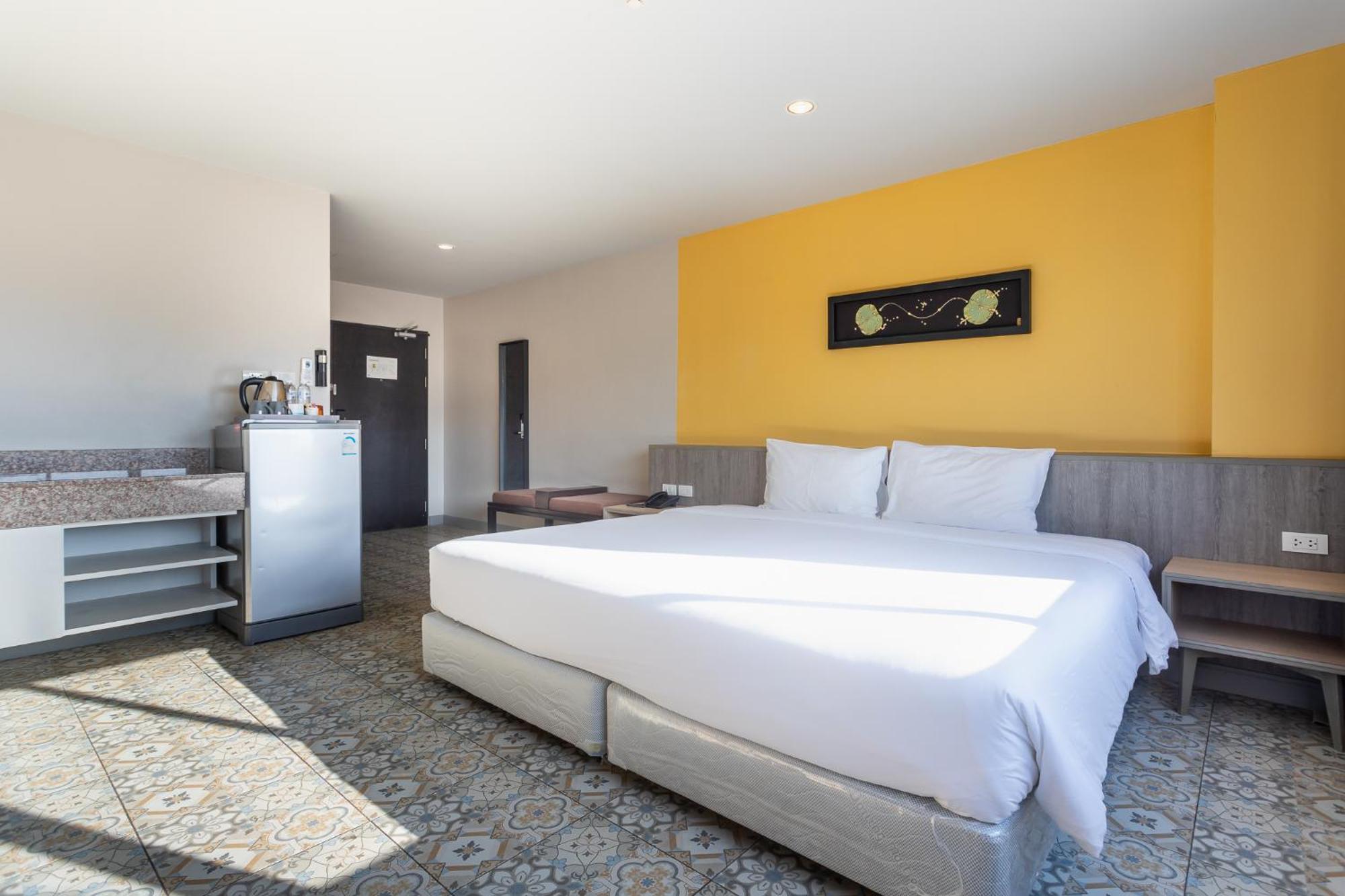 Recenta Suite Phuket Suanluang Extérieur photo